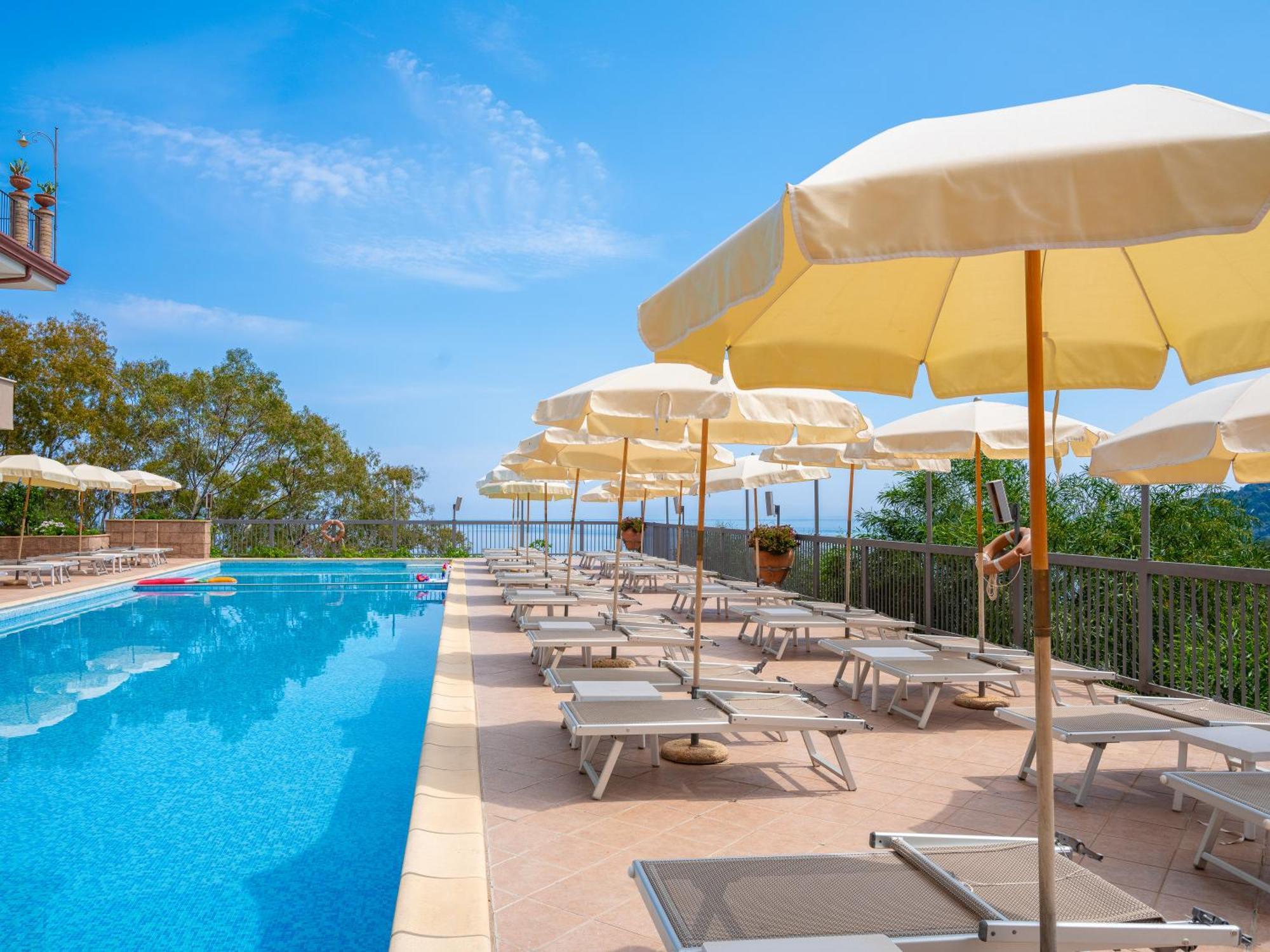 Hotel Antares Letojanni Εξωτερικό φωτογραφία