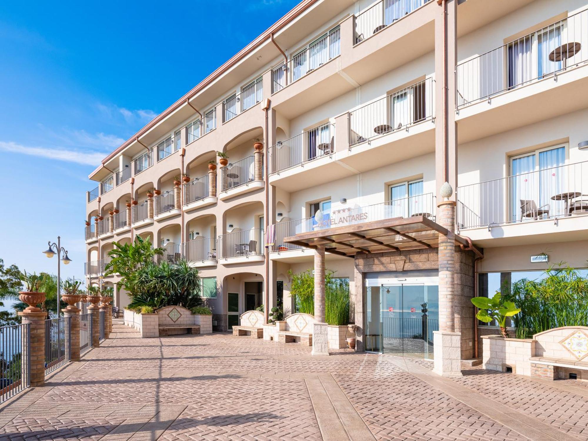 Hotel Antares Letojanni Εξωτερικό φωτογραφία